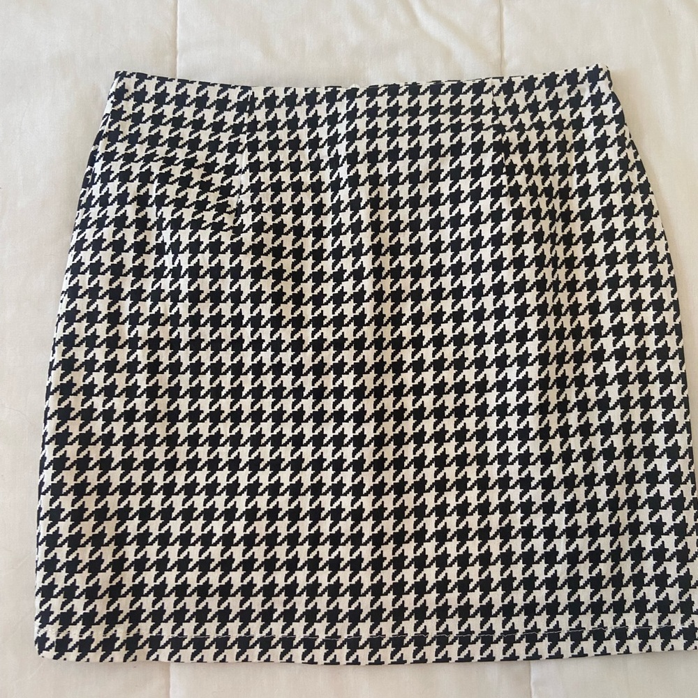 Black and white mini skirt